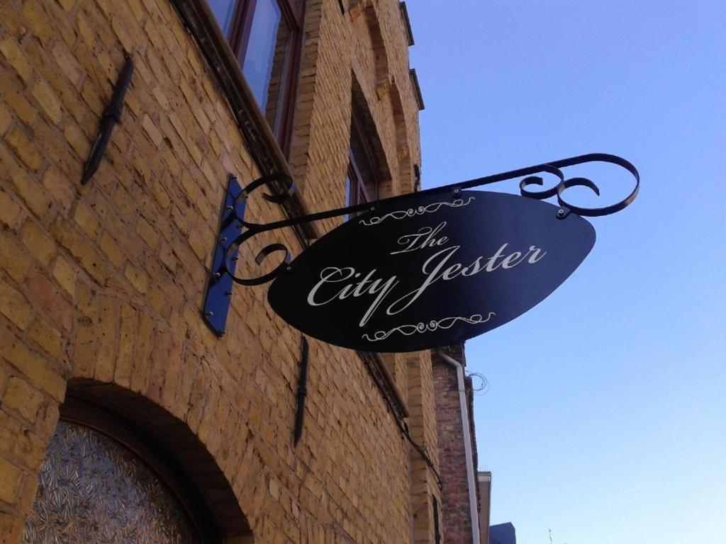 The City Jester Ипр Экстерьер фото